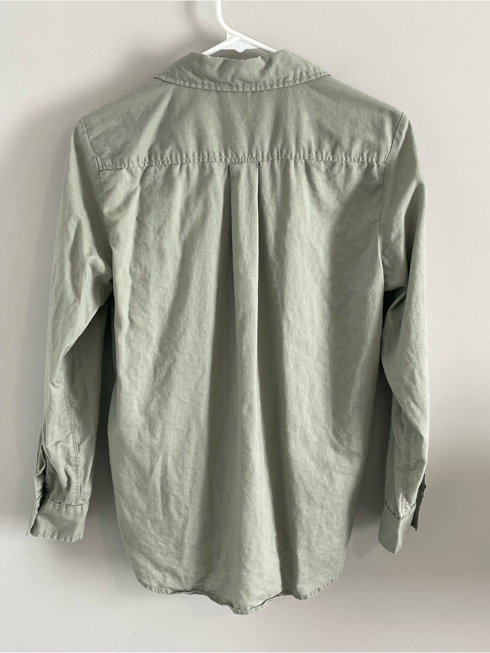 H&M Casual Long-Sleeve Button-Down Shirt — Light Sage - Picture 2 of 10